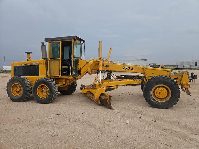 Image of John Deere 772A equipment image 3