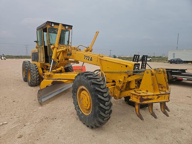 Image of John Deere 772A equipment image 2