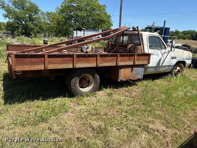 Image of Dodge D350 equipment image 3