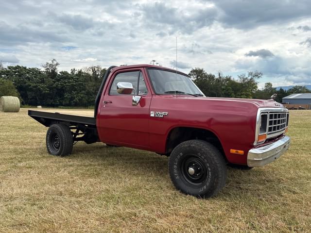 Image of Dodge W150 equipment image 3