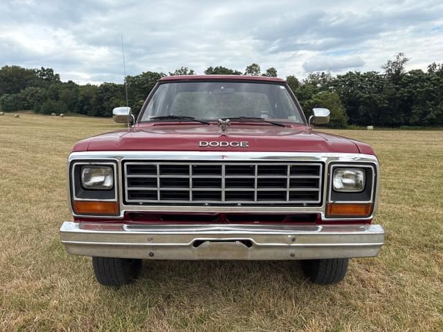 Image of Dodge W150 equipment image 2