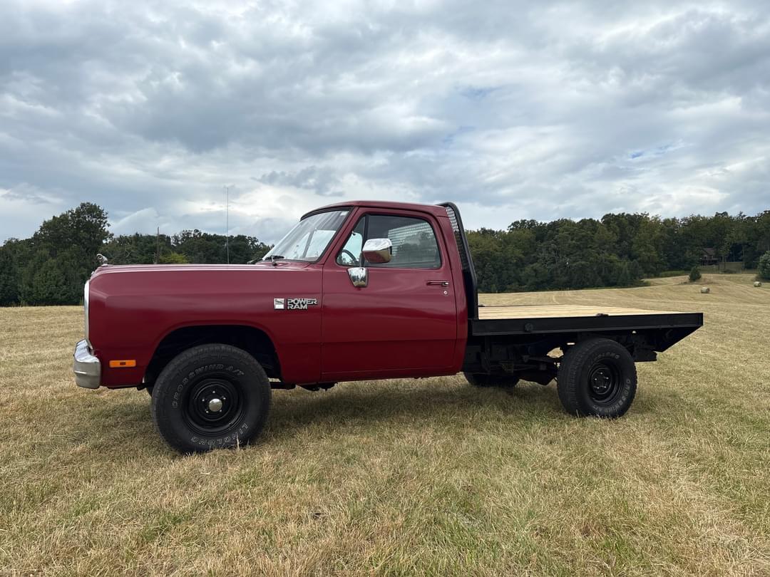 Image of Dodge W150 Primary image