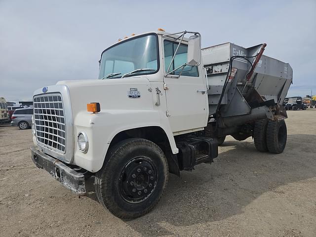 Image of Ford F-700 equipment image 2