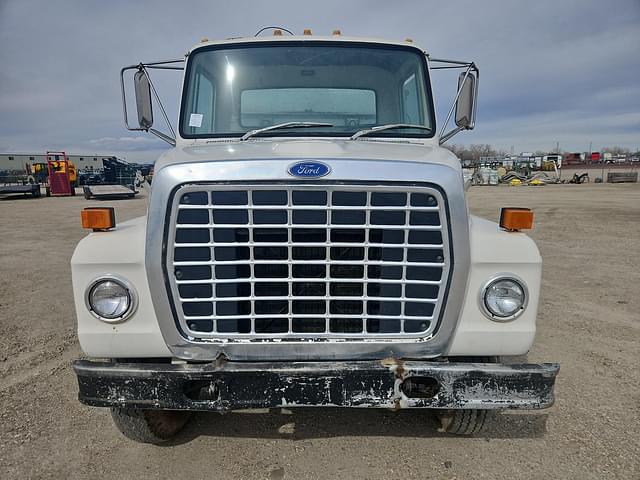 Image of Ford F-700 equipment image 1