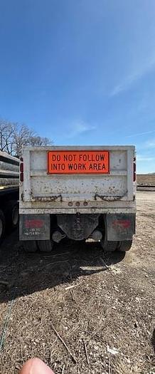 Image of Ford 8000 equipment image 3