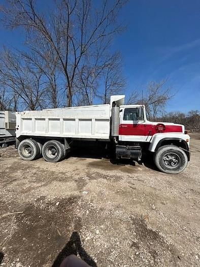 1985 Ford 8000 Equipment Image0