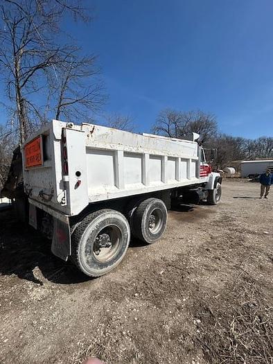 Image of Ford 8000 equipment image 2