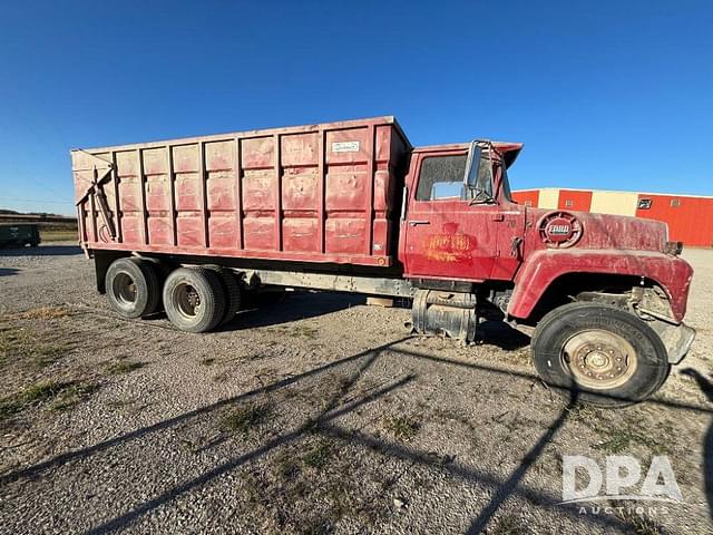 Image of Ford 8000 equipment image 1