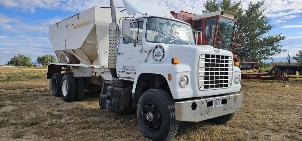 1985 Ford F-9000 Equipment Image0