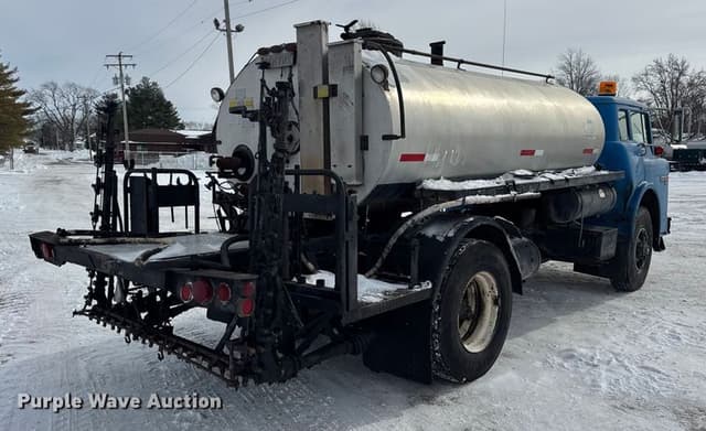 Image of Ford F-8000 equipment image 4