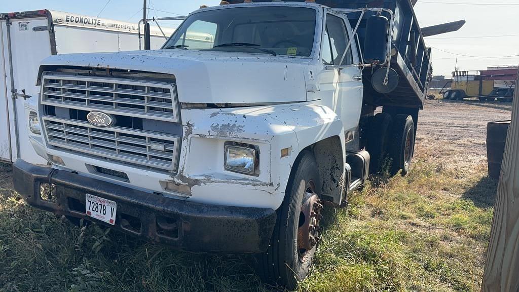 Image of Ford F-700 Primary image