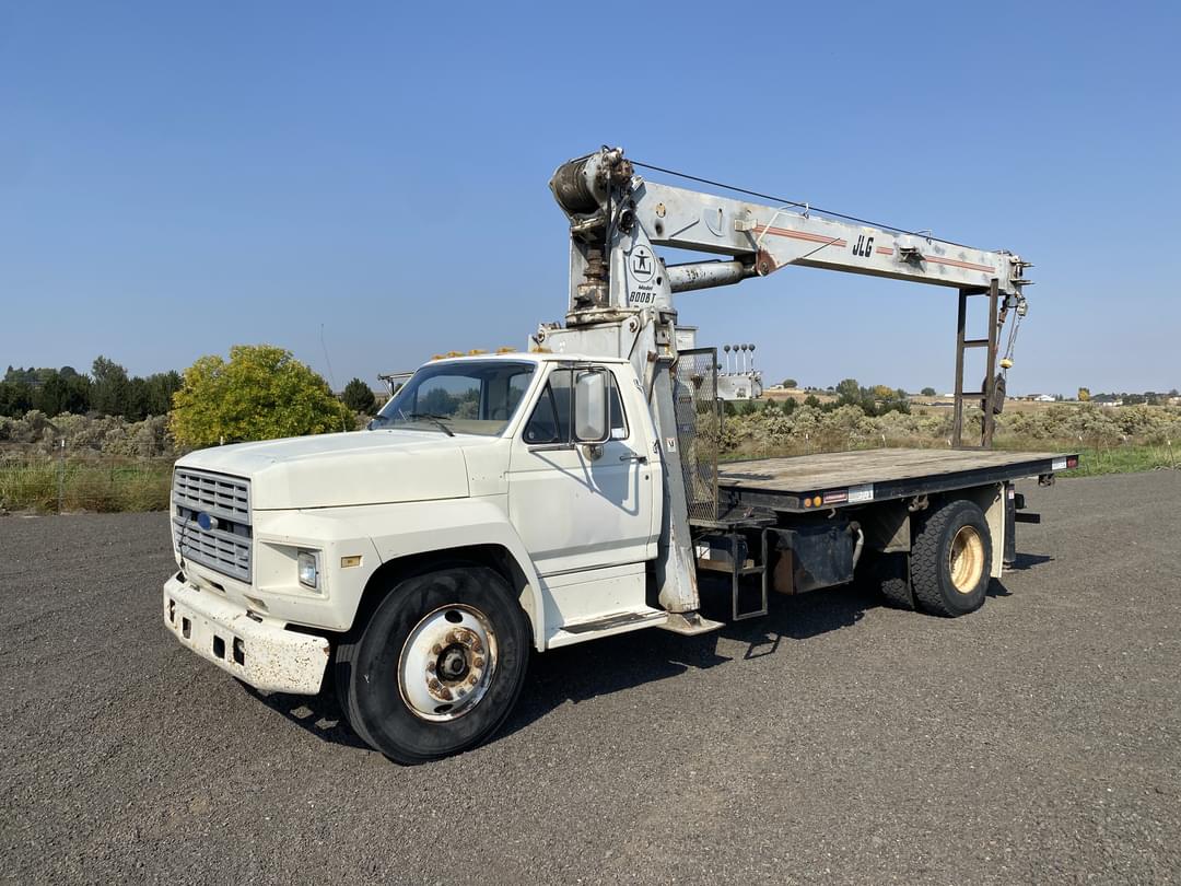 Image of Ford F-800 Primary image