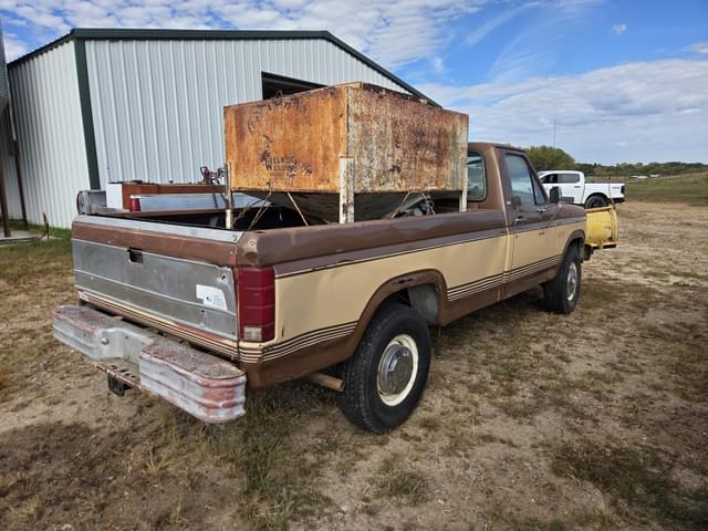 Image of Ford F-250 equipment image 2