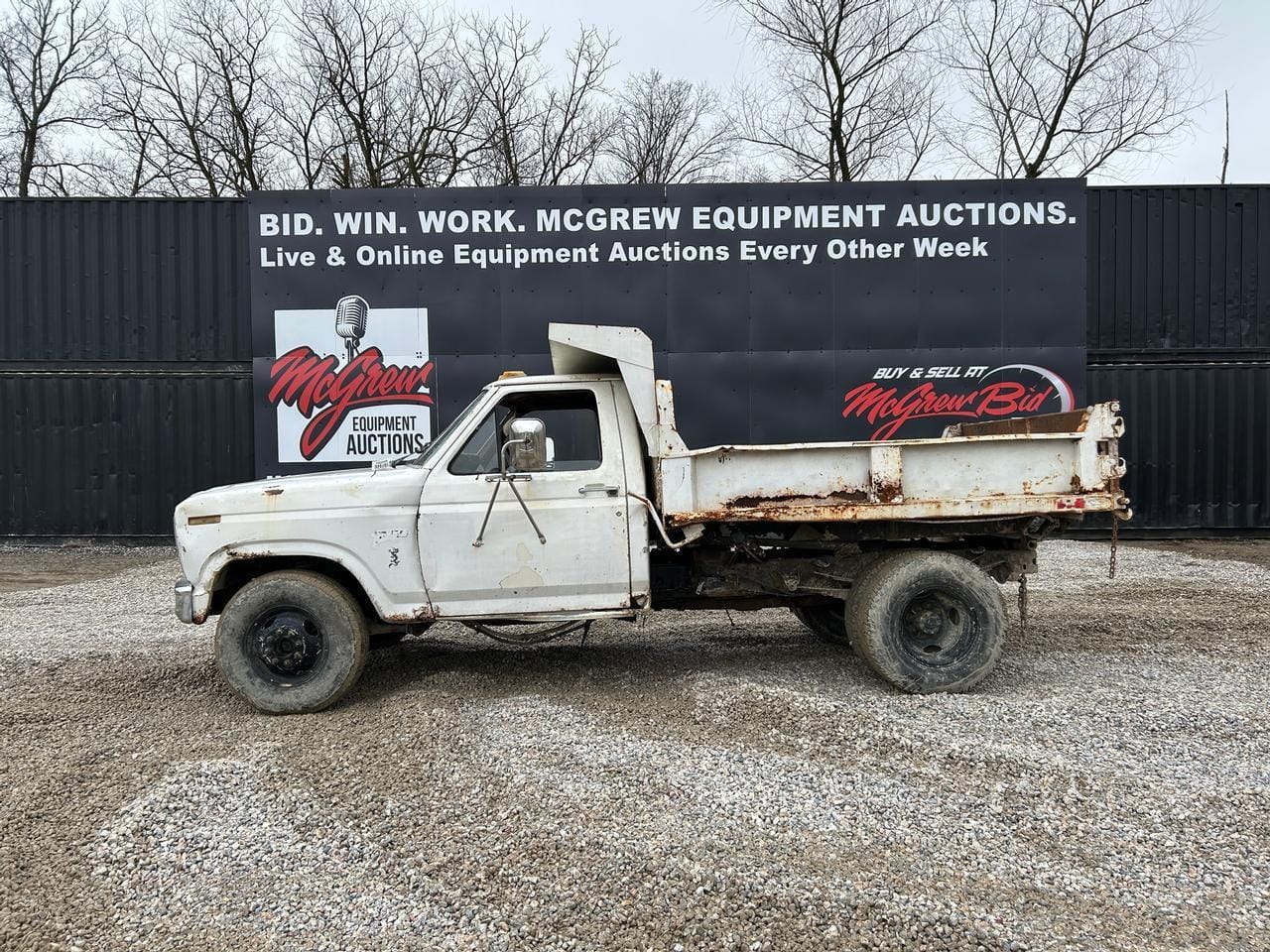 1985 Ford F-350 Equipment Image0