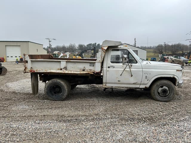 Image of Ford F-350 equipment image 4