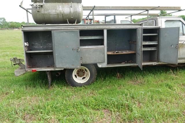 Image of Ford F-350 equipment image 3