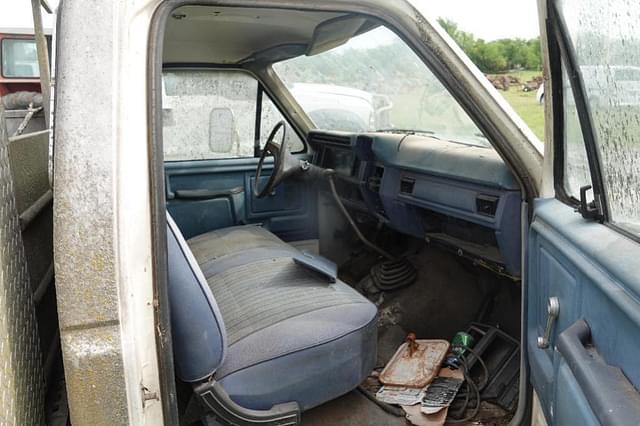 Image of Ford F-350 equipment image 2
