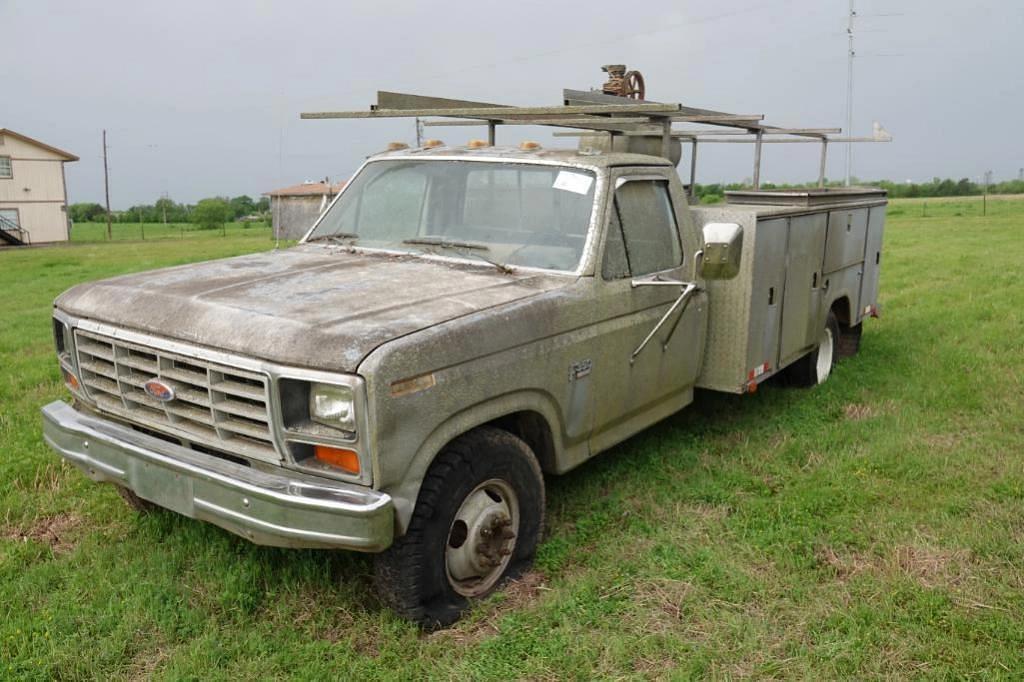 Image of Ford F-350 Primary image