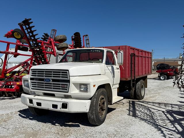 Image of Ford F600 equipment image 2