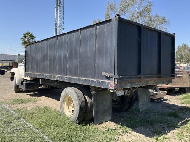 Image of Ford F-700 equipment image 4