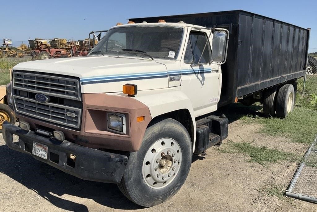 1985 Ford F-700 Equipment Image0
