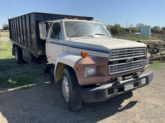 Image of Ford F-700 equipment image 2