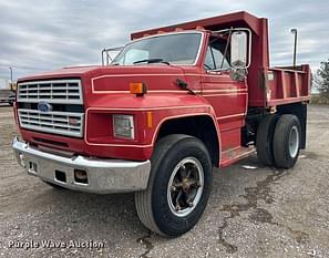 1985 Ford F-700 Equipment Image0