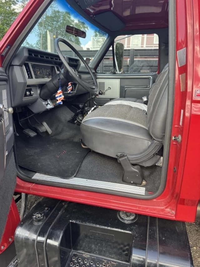 Image of Ford F-700 equipment image 4