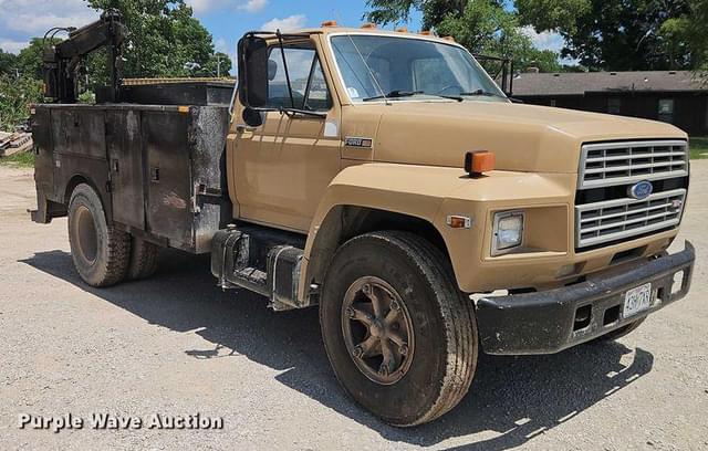 Image of Ford F700 equipment image 2