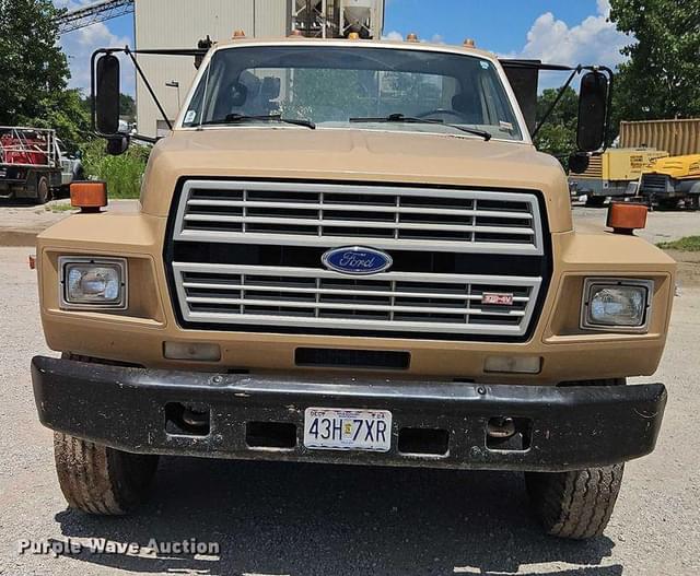 Image of Ford F700 equipment image 1