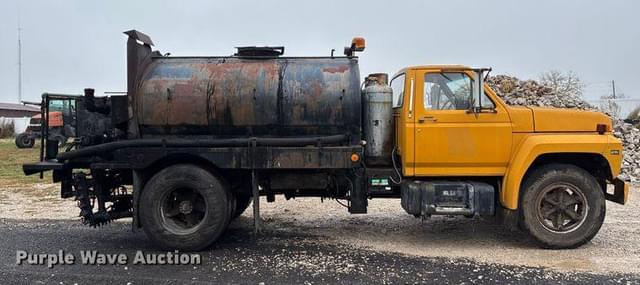 Image of Ford F-800 equipment image 3