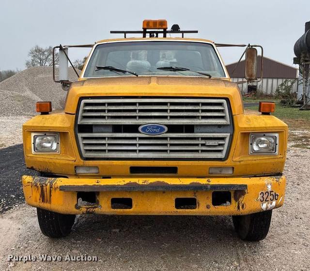 Image of Ford F-800 equipment image 1
