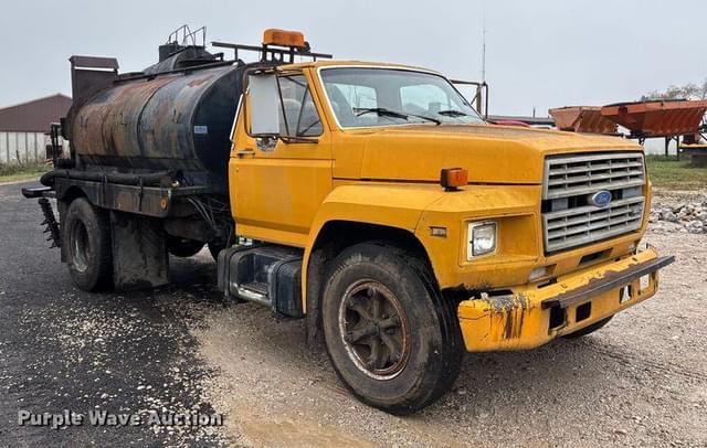 Image of Ford F-800 equipment image 2