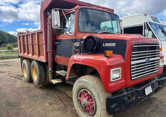Image of Ford L9000 equipment image 2