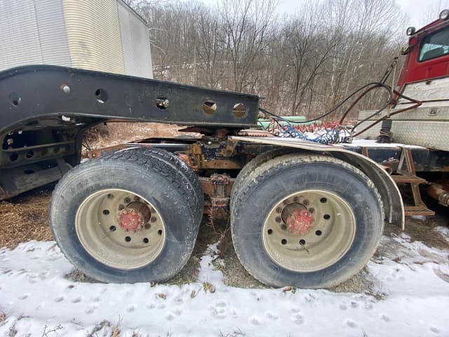 Image of Ford L9000 equipment image 4