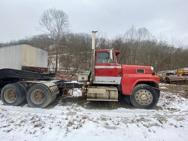 Image of Ford L9000 equipment image 3