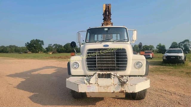 Image of Ford LT8000 equipment image 3