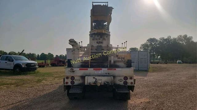 Image of Ford LT8000 equipment image 4