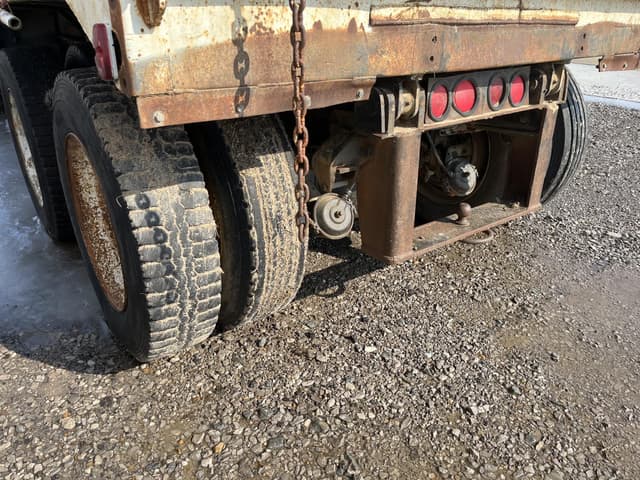 Image of Ford LT9000 equipment image 3