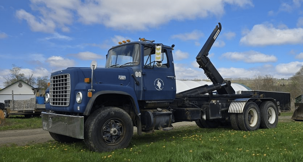 Image of Ford LT9000 Primary image