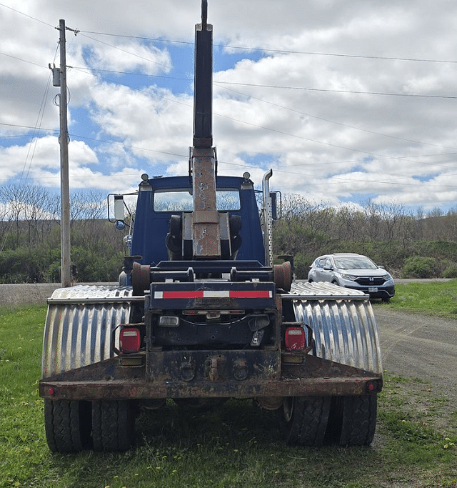 Image of Ford LT9000 equipment image 2