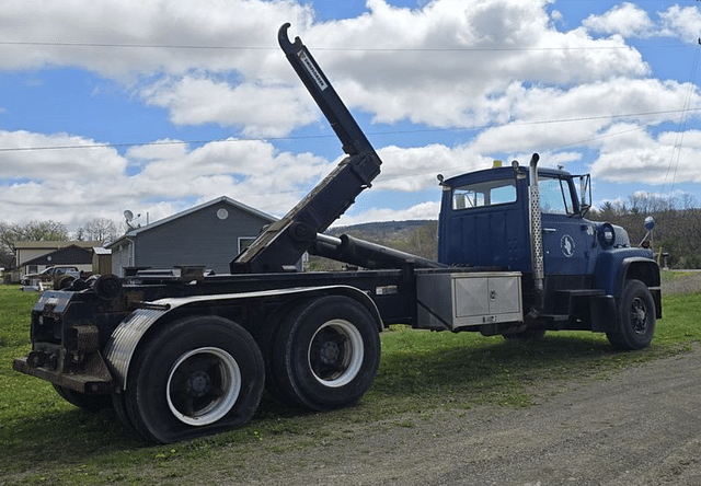 Image of Ford LT9000 equipment image 3