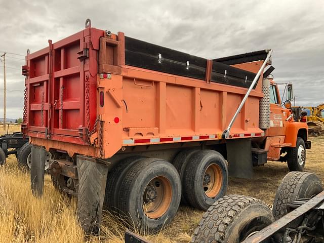 Image of Ford LT9000 equipment image 3