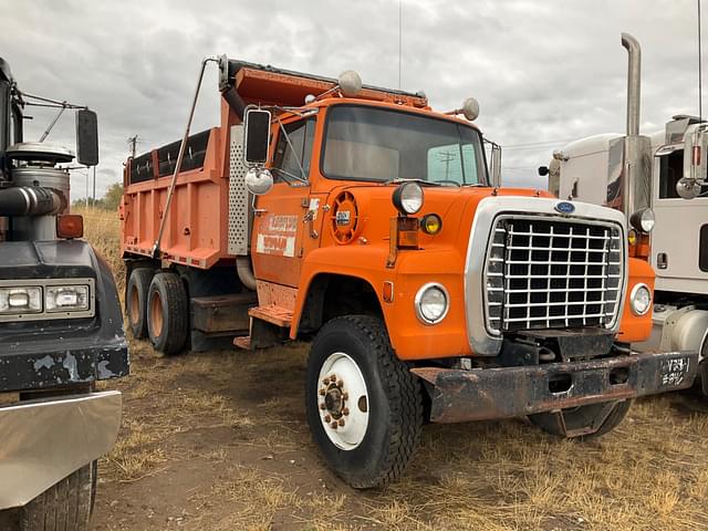 Image of Ford LT9000 equipment image 2