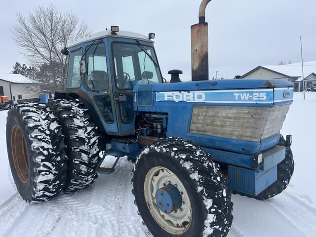 Image of Ford TW-25 equipment image 1