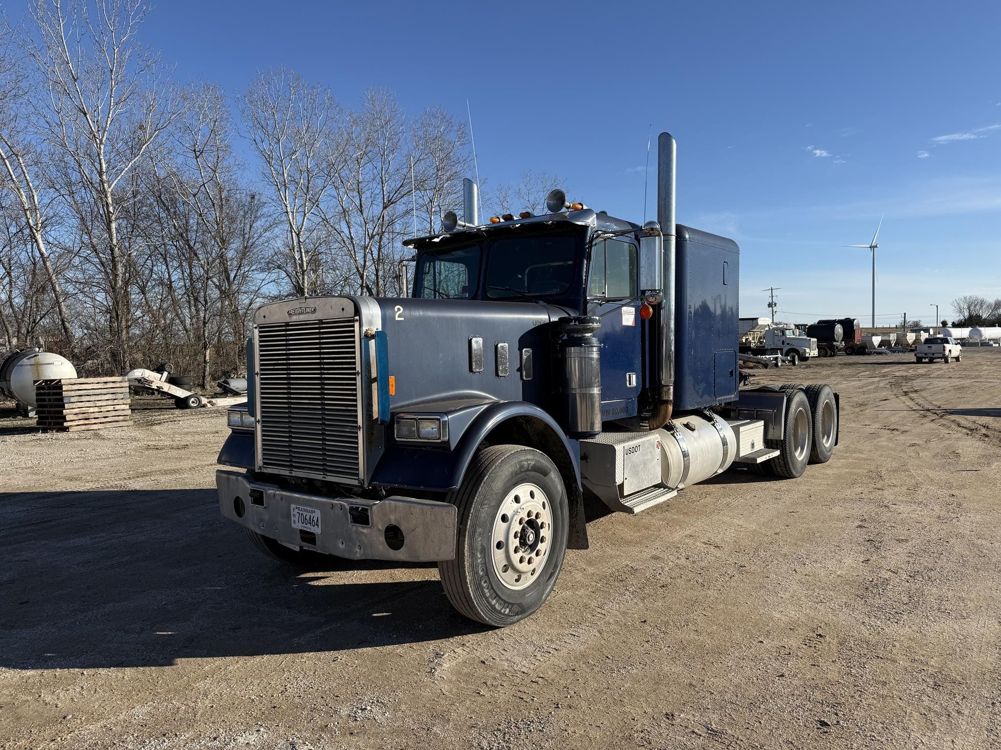 1985 Freightliner FLC120 Equipment Image0