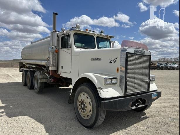 1985 Freightliner FLD120 Equipment Image0
