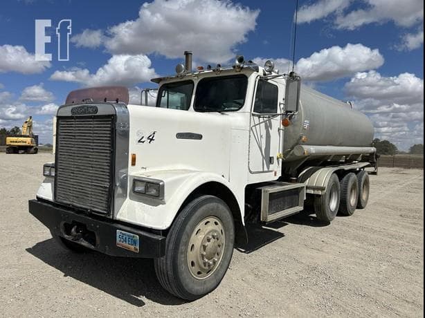 Image of Freightliner FLD120 equipment image 1