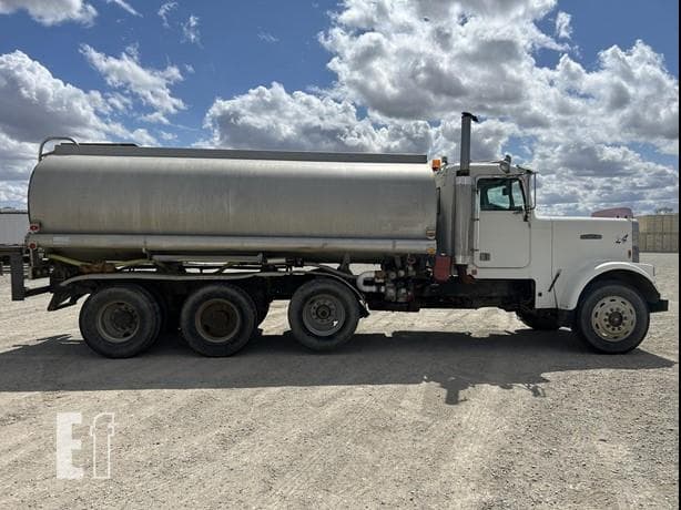 Image of Freightliner FLD120 equipment image 4