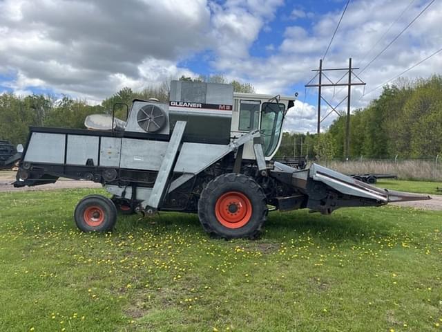 Image of Gleaner M3 equipment image 3